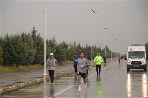Aksaray Üniversitesinde Cumhuriyet Bayramı coşkusu koşuyla taçlandı