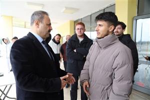 Rektör Arıbaş’tan vize haftasında öğrencilere motivasyon ziyareti
