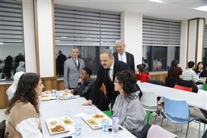 Rektör Arıbaş, Öğrencilerle  İftar Yemeğinde Buluştu