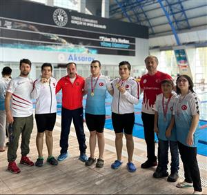 ASÜ’lü sporcular yüzmede  büyük başarı elde etti