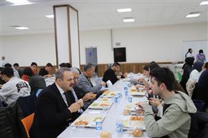 Rektör Arıbaş, Öğrencilerle  İftar Yemeğinde Buluştu