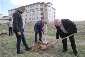 Depremlerde Hayatını Kaybeden ASÜ’lüler İçin Fidan Dikildi