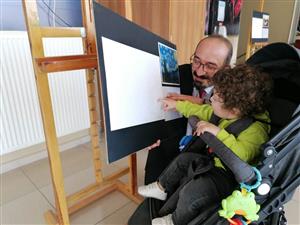 ASÜ’de Görme Engellilere Özel Kabartma Resim Sergi Açıldı