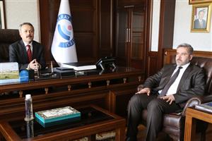 Prof. Dr. Yusuf Şahin Rektörlük Görevini Devraldı