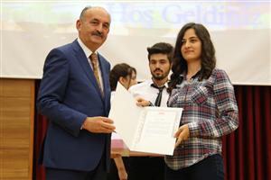 ASÜ’de Akademik Yıl Düzenlenen Törenle Başladı 