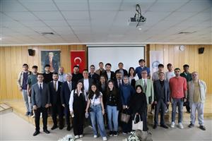 Finans sektörünün öncüleri ASÜ’de deneyimlerini paylaştı