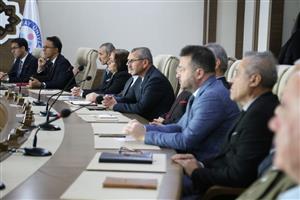 Rektör Arıbaş, Okul Sekreterleriyle Buluştu 