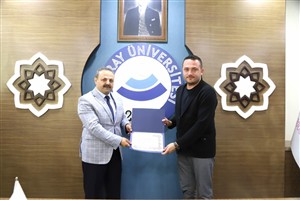 ASÜ’de en başarılı lisansüstü tez ödülleri sahiplerini buldu