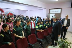 Şahin, Ortaokul Öğrencilerine Kitap Okumanın Önemini Anlattı  