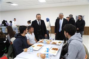 Rektör Arıbaş, Öğrencilerle  İftar Yemeğinde Buluştu