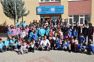 ASÜ’lü Öğrenciler İşbirliğiyle Sarayhan’a Kütüphane Kurdu 